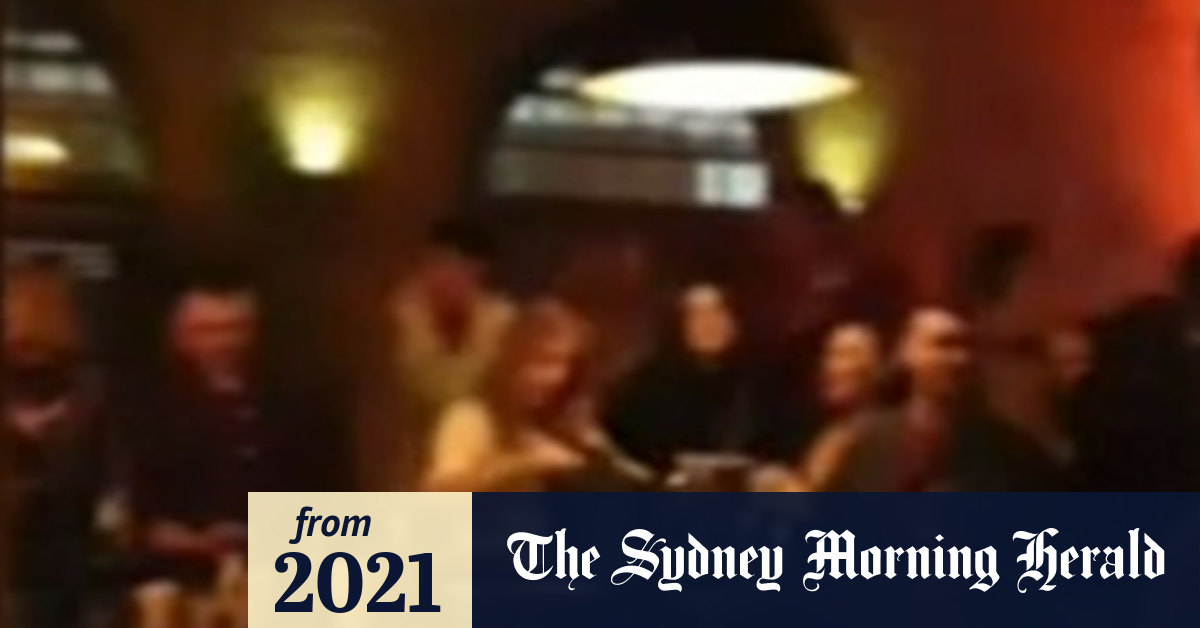 Video Large crowds filmed in bar moments before Melbourne lockdown